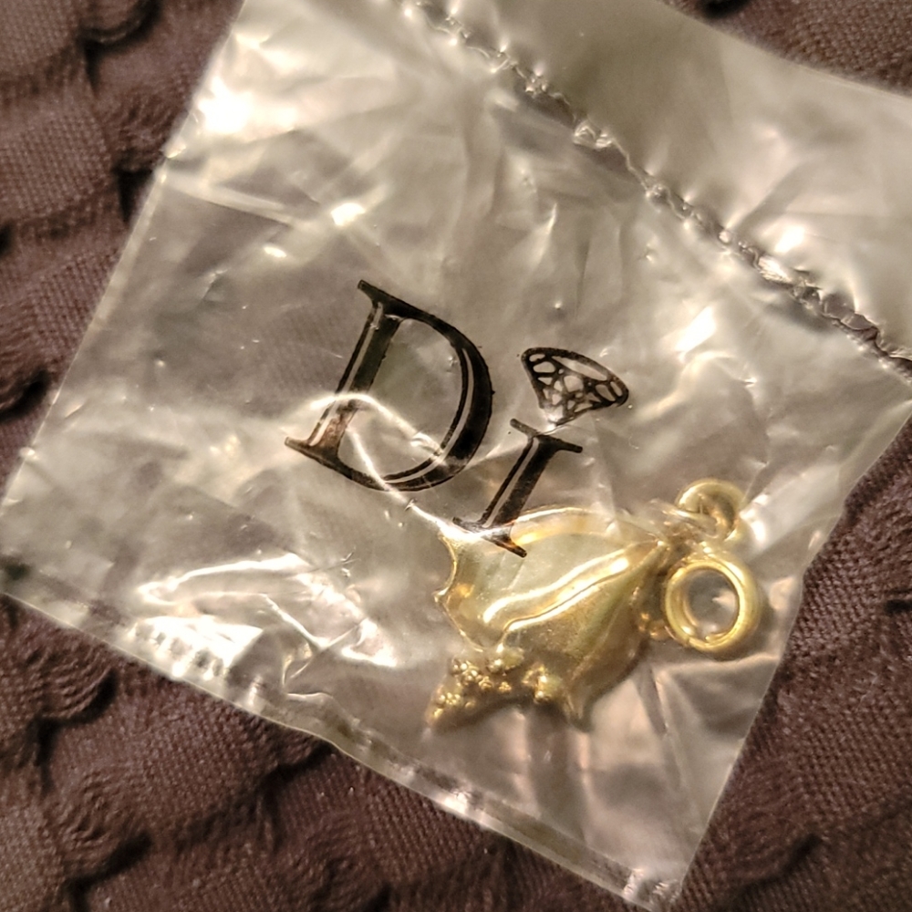 Diamond International Seashell Charm